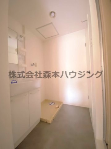 【洗面所】 | 　カルチェ・ダムールC棟 | 忙しい朝には欠かせない洗面所です