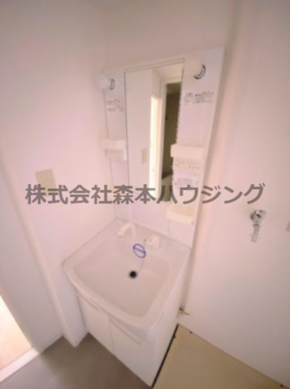【独立洗面台】 | 　カルチェ・ダムールC棟 | 朝の身支度には欠かせない独立洗面化粧台