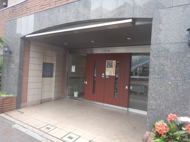 朝日サテライト上野のエントランス