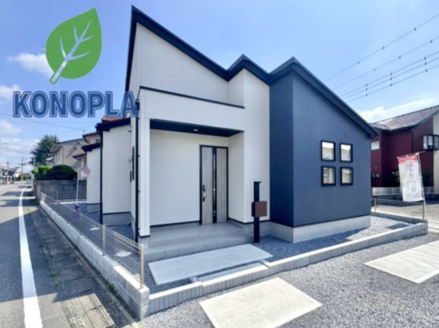 【新築戸建】太田市亀岡町3期の外観|■外観｜平屋建ては、階段を使わないで生活できるので「おうちの中で階段の上り下りがつらい」なんてことがなく、【ここで永く暮らす】ことが楽しくイメージわきます♪