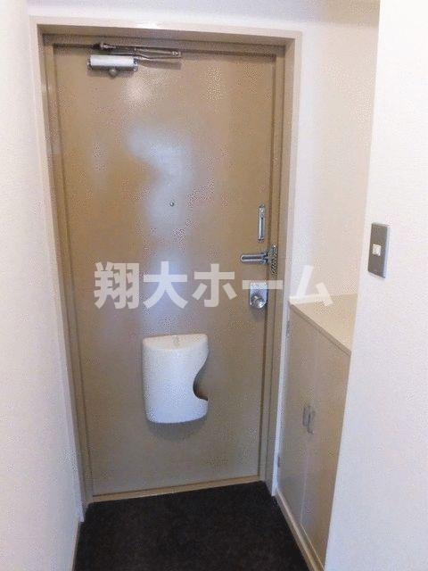 宮内ビルの玄関
