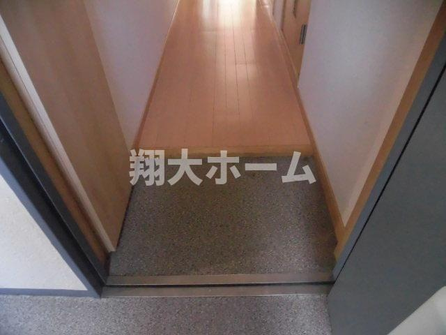 竜生ビルの玄関