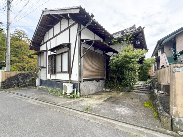 青梅市柚木町　古民家風の平屋　多摩川まで徒歩１分！の前面道路含む現地写真