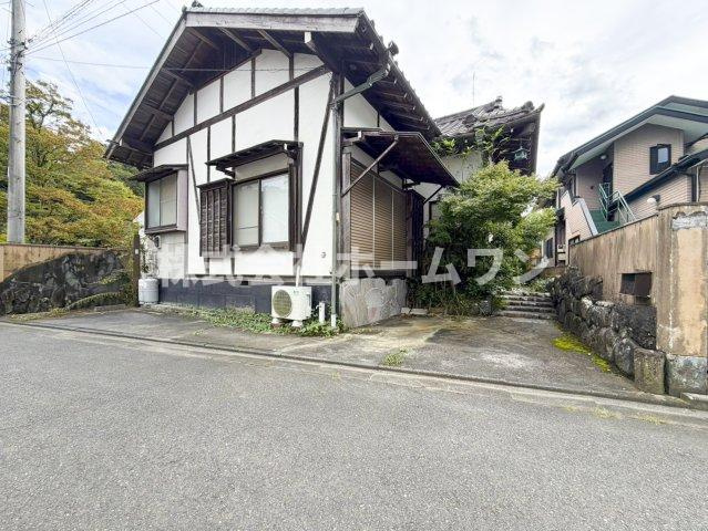 青梅市柚木町　古民家風の平屋　多摩川まで徒歩１分！の前面道路含む現地写真