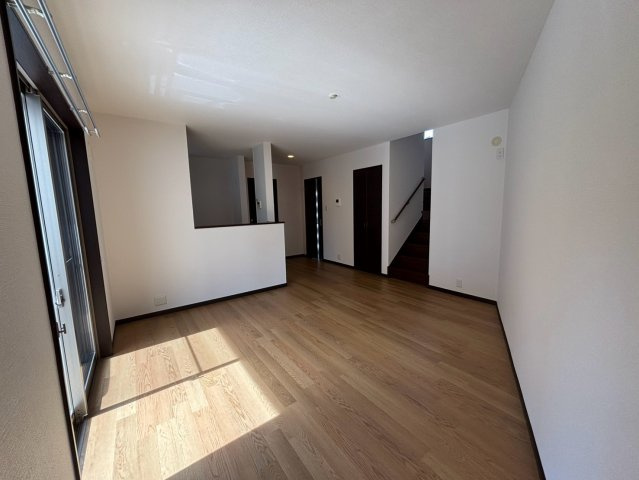 折戸町2-1-2戸建賃貸の居間・リビング|折戸町2-1-2戸建賃貸