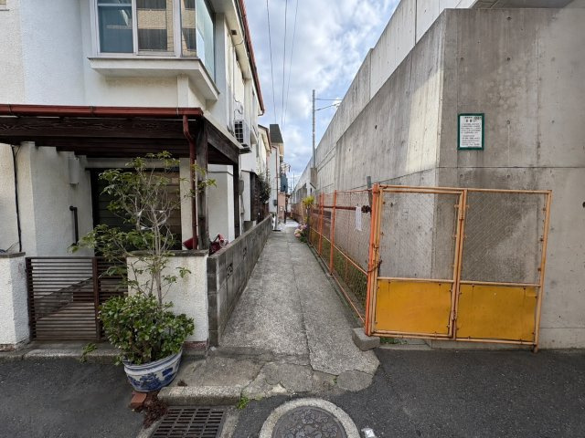 東大阪市永和1丁目の前面道路含む現地写真
