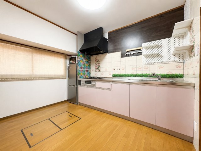東大阪市永和1丁目のキッチン|作業スペースがしっかり確保されており、お料理好きの方にも嬉しい設計です◎