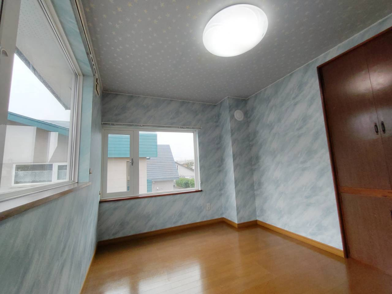 【海抜約31ｍ！興津2丁目中古住宅】の洋室
