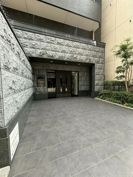 プレサンス千種アイルのエントランス