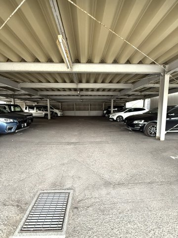 エクセルシオール白石の駐車場|屋根付き駐車場あり！