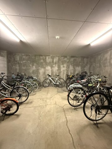 エクセルシオール白石の駐輪場