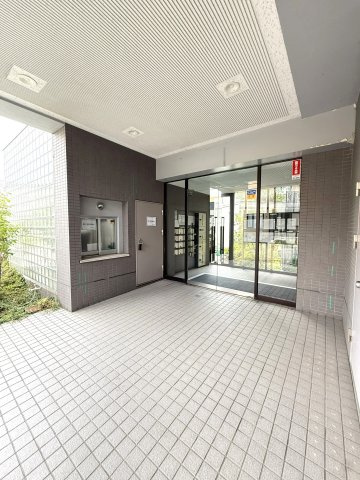 エクセルシオール白石のエントランス