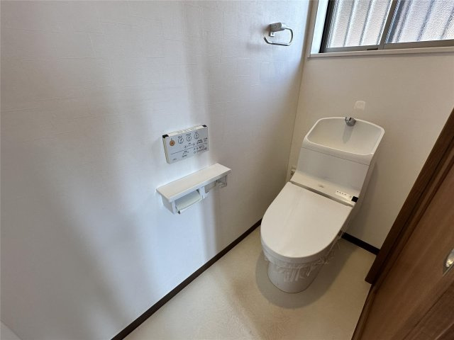 熊本市中央区国府４丁目の一戸建てのトイレ