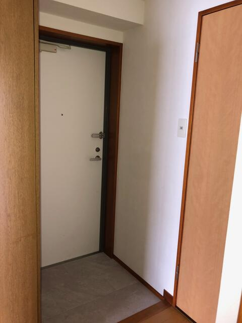 柿生駅前鈴木ビルの玄関