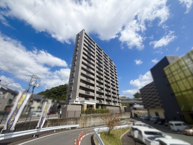 ファミール毘沙門台駅前