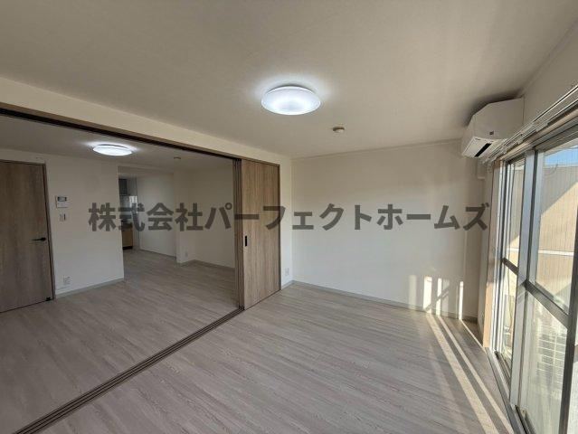 レジデンス長尾谷の居間・リビング|こちらの居間で趣味の時間をお楽しみください