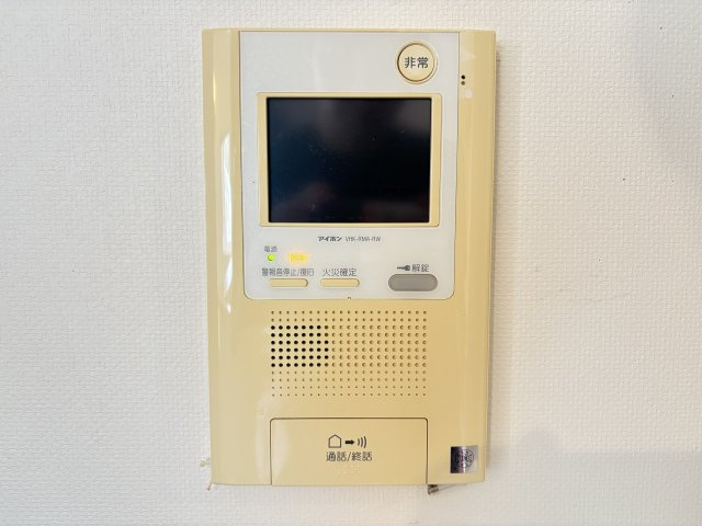 リビオ・サンリヤン鞘ヶ谷の防犯設備|モニター付きインターフォンを完備♪来訪者を室内から確認できる、安心の設備です♪