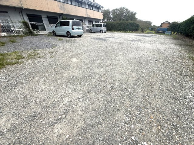 コーポWAKAMIYAの駐車場