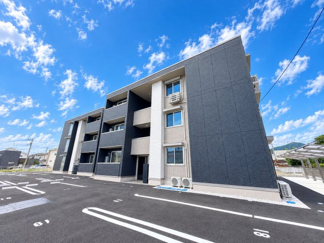 アズールスカイの駐車場