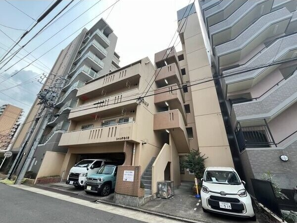 シャンテちくさのエントランス