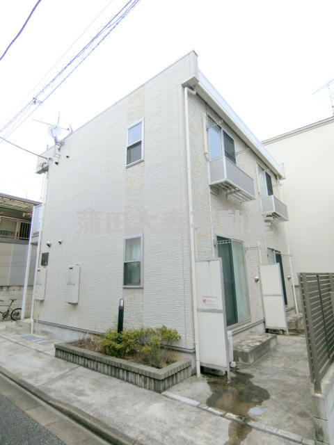 リブリ・オレンジの外観|2012年1月築　木造地上2階建て総戸数4戸のインターネット無料！人気賃貸アパート　
東京都大田区西蒲田1丁目　JR京浜東北線蒲田駅最寄り徒歩13分