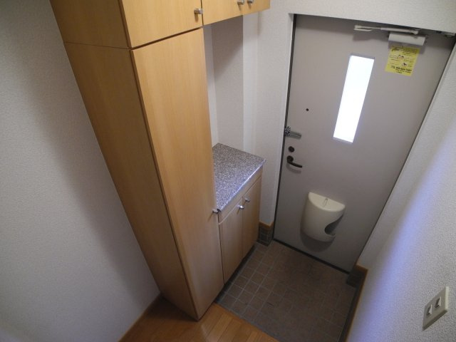 グリーンヒル三城Aの玄関