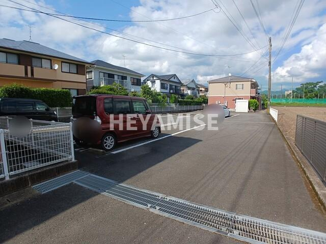 ラフィネⅠの駐車場