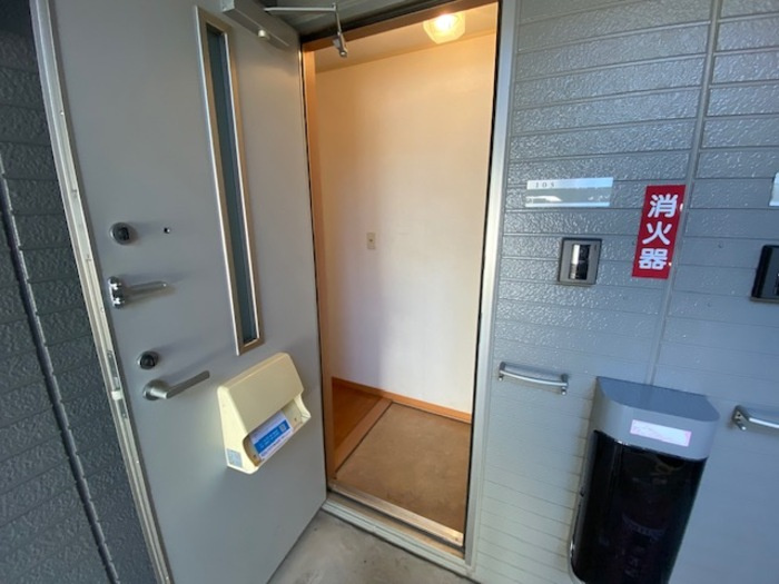 イーストレイクサイドA棟の玄関