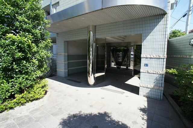 向原レジデンスのエントランス