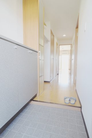 コモードFの玄関