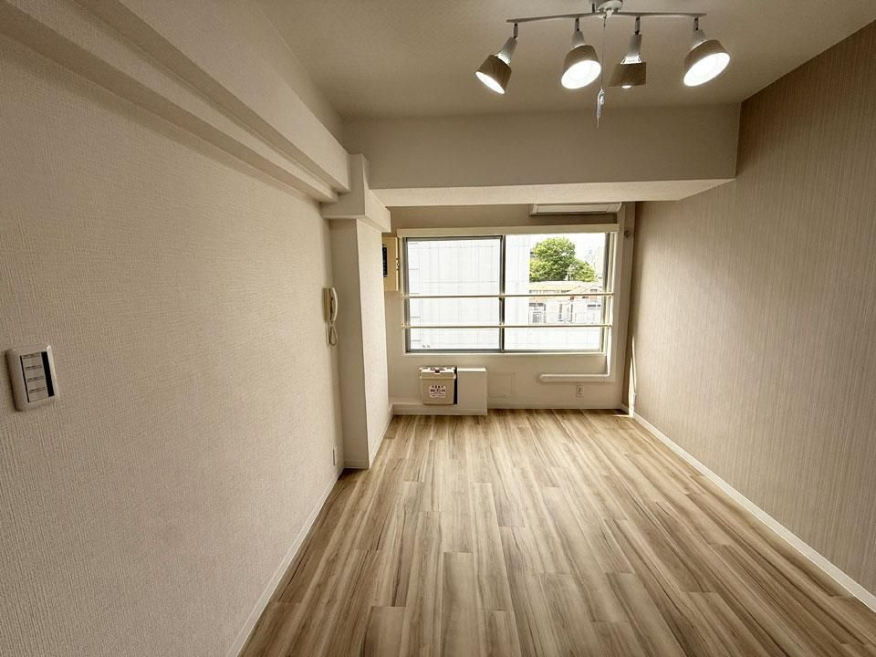 いづみハイツ市ヶ谷の居間・リビング