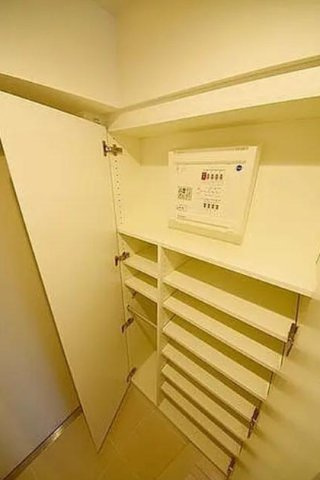 マーロ西川口ルネサンスコートの玄関
