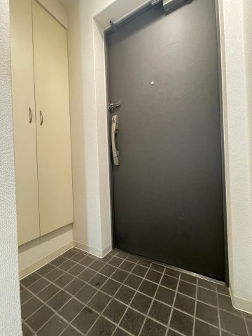 SWISS立花の玄関