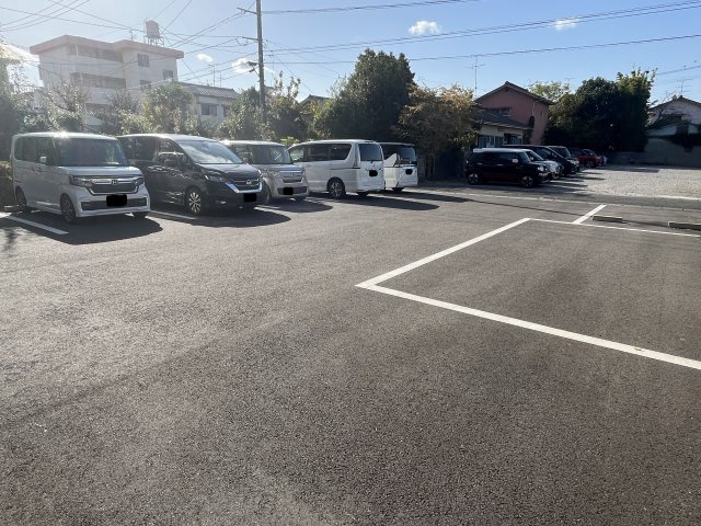 グランハイツ八代の駐車場