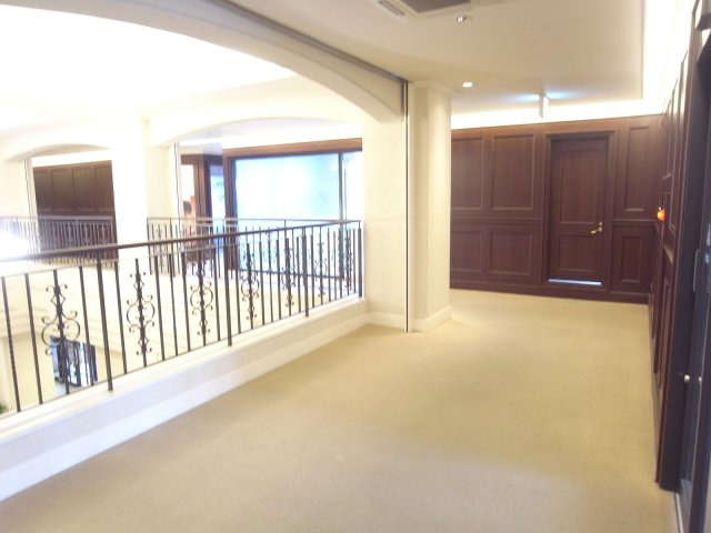 宝塚市武庫川町の店舗一部