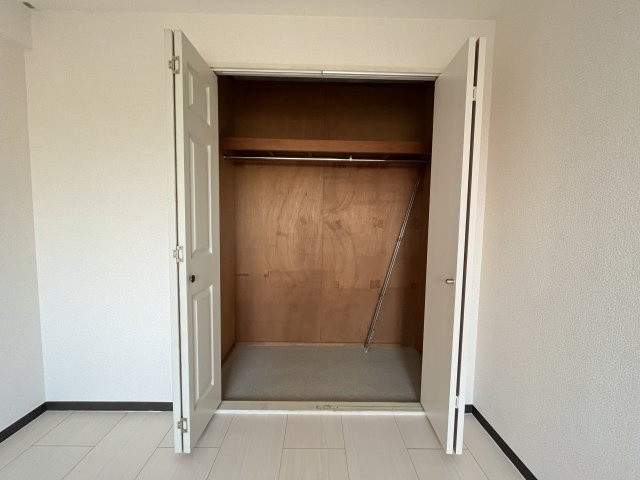 ブリッジマンションの収納|別号室の内装写真になります。