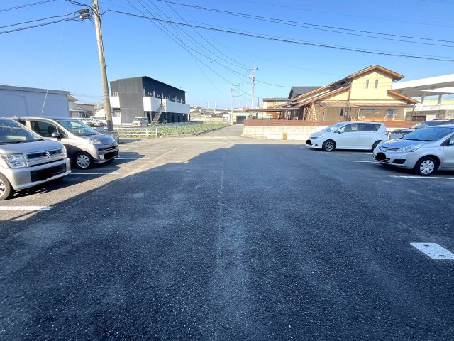 ブリッジマンションの駐車場