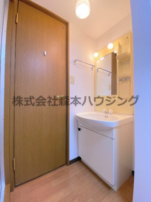 【洗面所】 | 　シャトー緑町 | スペースが確保できる洗面所です