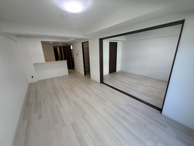 西宮市上甲子園４丁目の賃貸マンションの居間・リビング