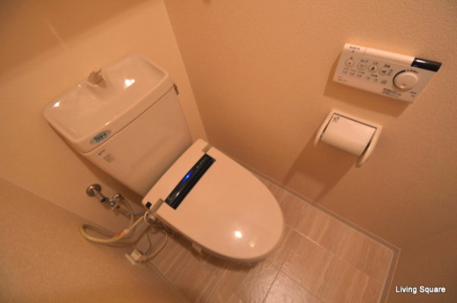 西宮市神原の賃貸マンションのトイレ
