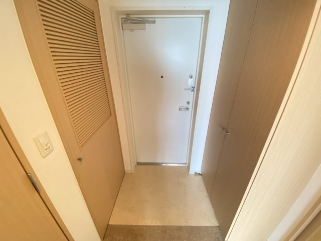 西宮市津門西口町の賃貸マンションの玄関