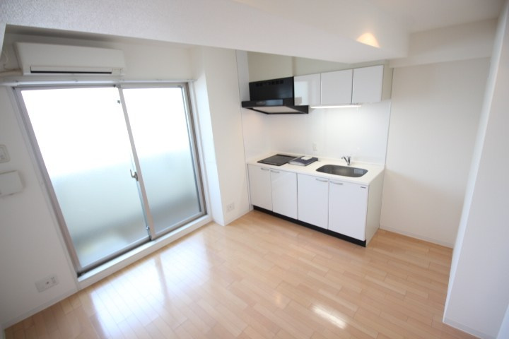 西宮市津門西口町の賃貸マンションの居間・リビング