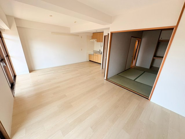 西宮市津門大塚町の賃貸マンションの居間・リビング