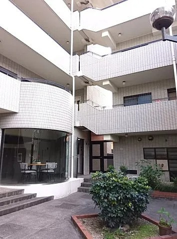 神戸市東灘区本山中町４丁目の賃貸マンションのエントランス