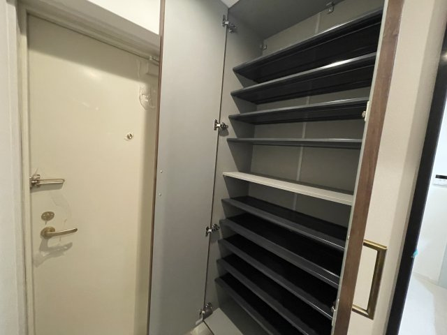 西宮市樋之池町の賃貸マンションの玄関