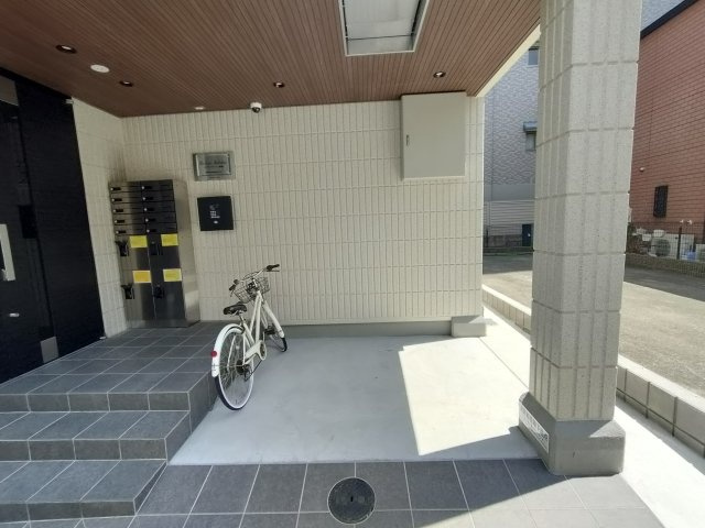 神戸市中央区旭通２丁目の賃貸マンションのエントランス