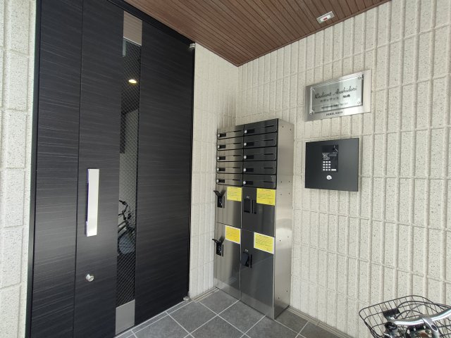 神戸市中央区旭通２丁目の賃貸マンションのエントランス