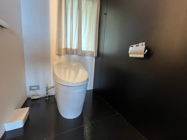 芦屋市朝日ケ丘町の賃貸マンションのトイレ