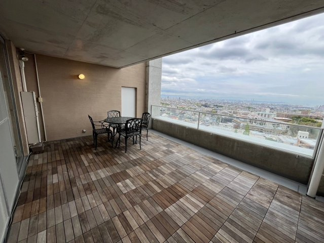 芦屋市朝日ケ丘町の賃貸マンションのバルコニー