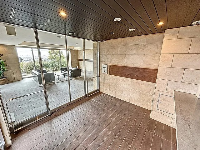神戸市東灘区御影山手１丁目の賃貸マンションのエントランス